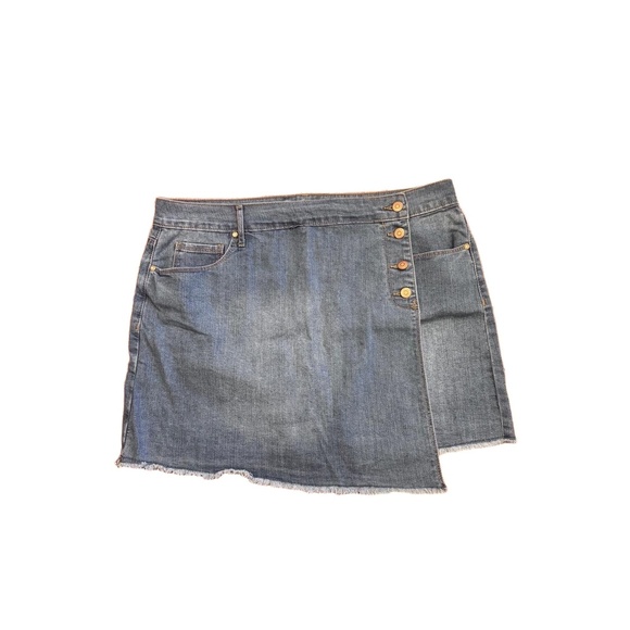 Dresses & Skirts - Womens Faded Denim Skirt Asymmetrical Hem Button Closure Size 17